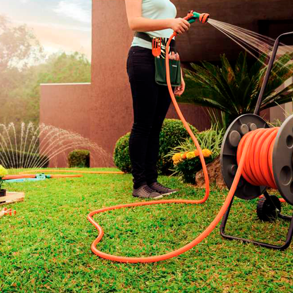 Mangueira-de-PVC-para-jardim-1-2-x-20-metros-com-engates—Tramontina-Pro—79212-201—TRAMONTINA Mangueira-de-PVC-para-jardim-1-2-x-20-metros-com-engates---Tramontina-Pro---79212-201---TRAMONTINA